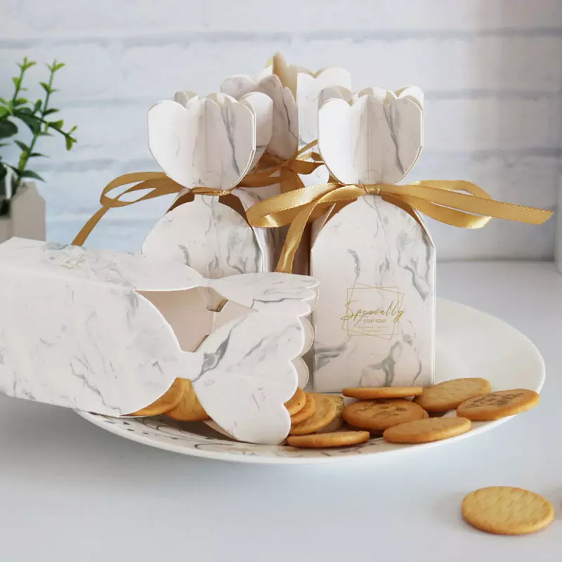 Thumbnail: Exquisite Flower Design Candy Box Favor Wedding Chocolate