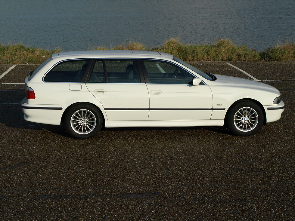 13 BMW 523I e39 wit