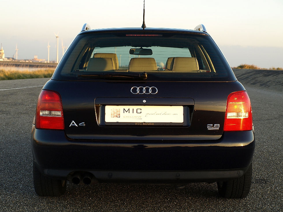 AUDI A4 2.8 AVANT QUATTRO - 10