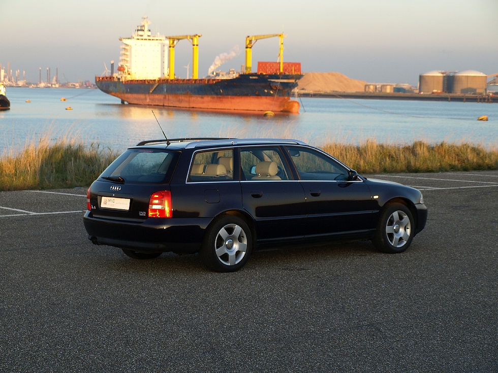 AUDI A4 2.8 AVANT QUATTRO - 12
