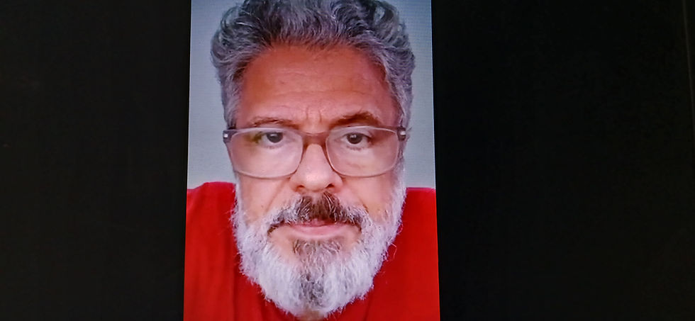Armando Liguori Junior lê poesia, de José Saramago