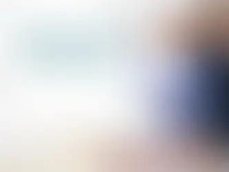 Pareja feliz con una sonrisa con implantes dentales