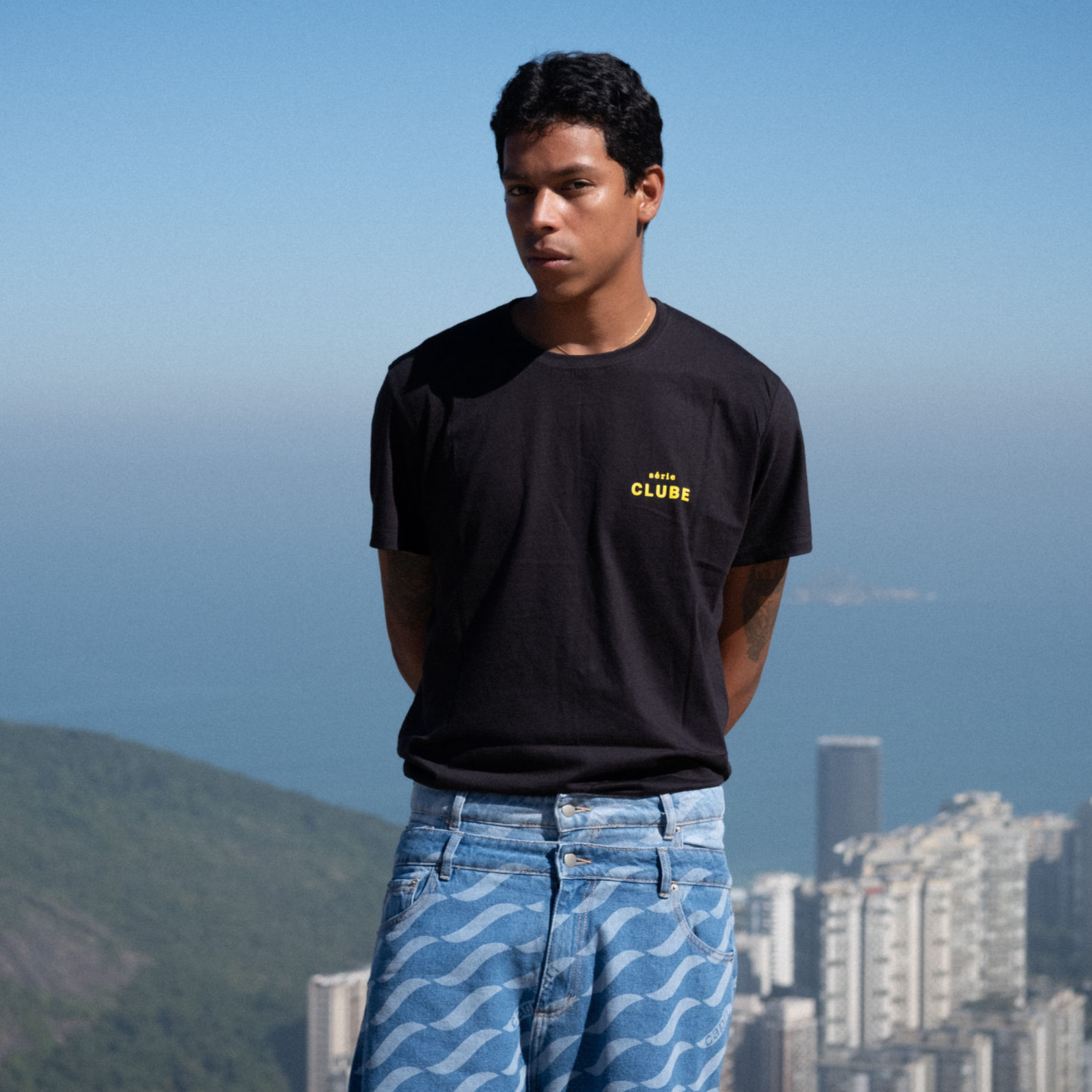 camiseta Pintor Preto, Figuração Branca 01