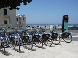 Bike sharing is simple when you know what to check. Pick the wrong bike, miss a fee, or ignore a safety step, and a quick ride can become stressful. Use these tips to rent with confidence, save money, and enjoy more of your city on two wheels.