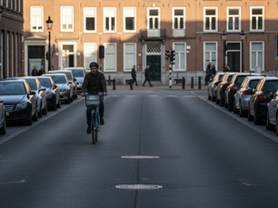 Busy streets work best when everyone acts early, stays visible and gives others room. A nextbike trip should feel simple, not tense. The same goes for driving past a rider or walking on a shared path.