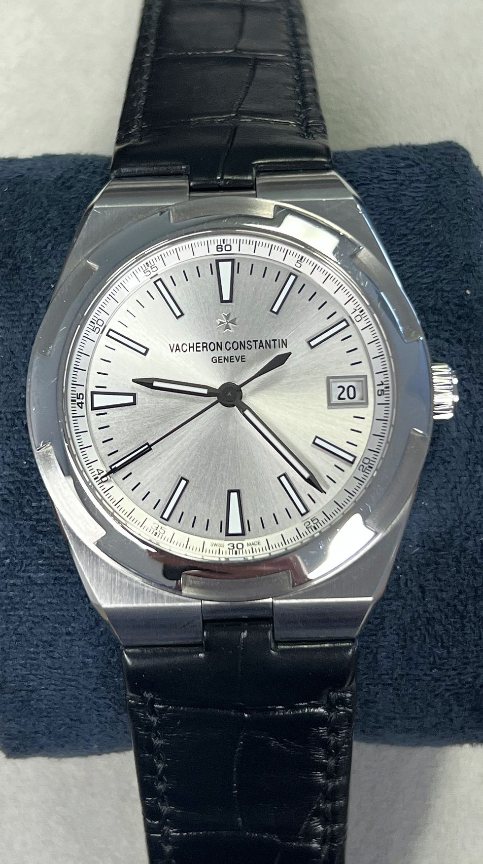 Thumbnail: Vacheron Constantin Overseas 4500V Silver Dial 41mm 3 Straps Box/Papers!