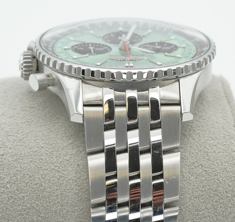 Thumbnail: Breitling Navitimer 1 B01 Chronograph 43mm Green Dial 2 Extra Straps 2024 B/P!!