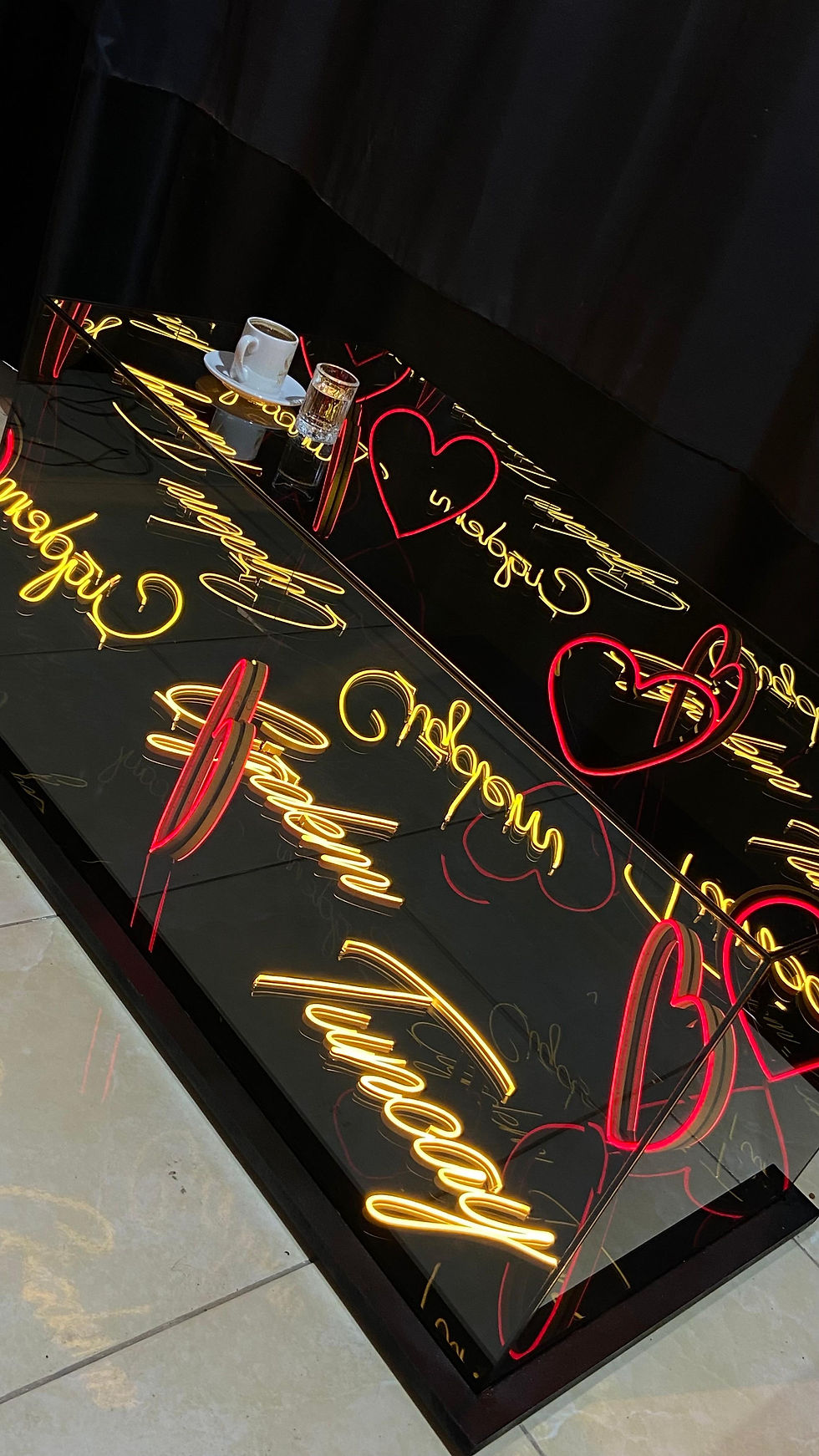 Küçük resim: Neon Sonsuzluk Sehpası- Kişiselleştirilebilir