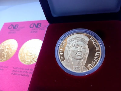 Miniatura: Pamětní zlatá mince ČNB 10 000 Kč – 1100 let od úmrtí kněžny Ludmily - Mimořádná zlatá mince ČNB z ryzího zlata - etue