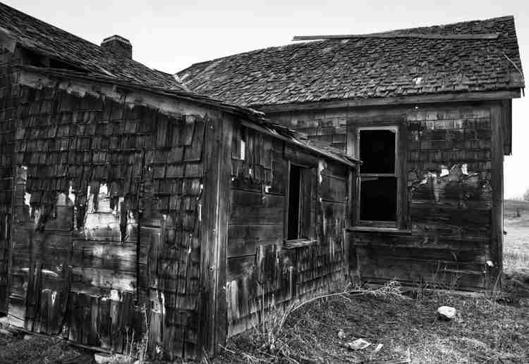 Abandoned farmhouse in central Alberta