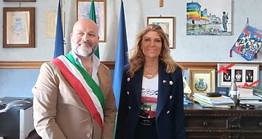 Il sindaco di Nettuno, Nicola Burrini, con S.E. Mira Daher, ambasciatrice del Libano in Italia