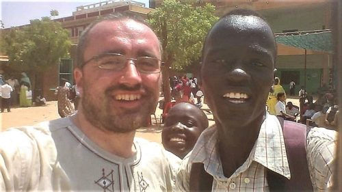 A sinistra, padre Diego Delle Carbonare, responsabile provinciale dei combiniani in Sudan ed Egitto