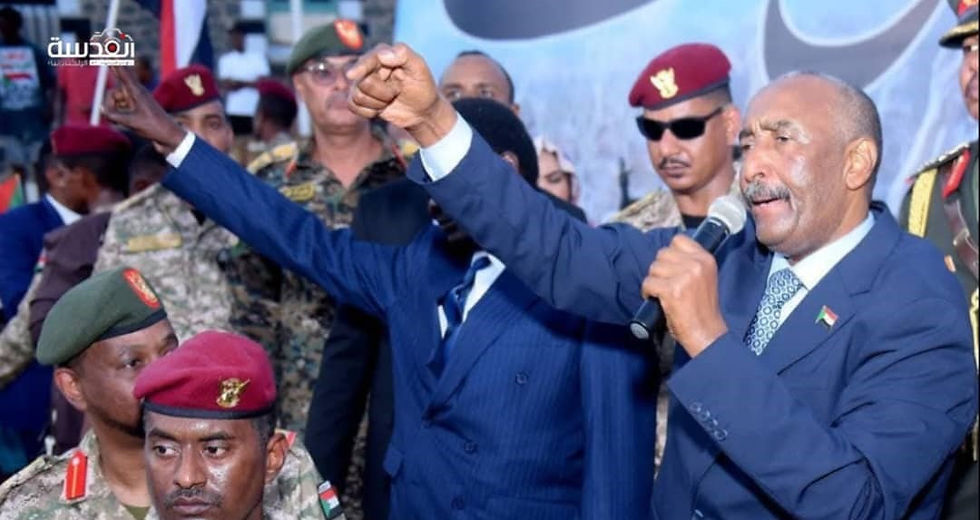 Il generale Al-Buhran durante la visita alla popolazione di Wad Madani