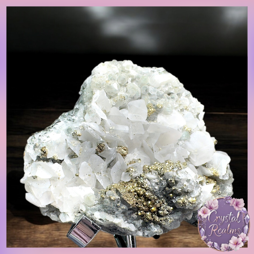 Μικρογραφία: White Rose Calcite with Golden Pyrite Cluster