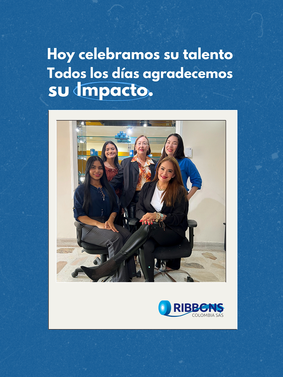 Equipo de mujeres Ribbons Colombia,  empresa importadora y comercializadora de cintas para impresión por transferencia térmica e insumos para la elaboración de marquillas para la confección.