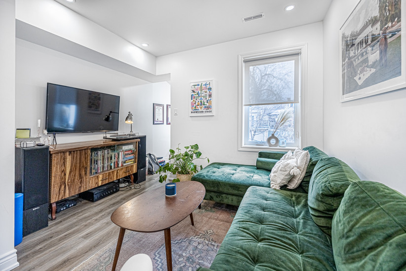 12 Rusholme Park Cres-07.jpg