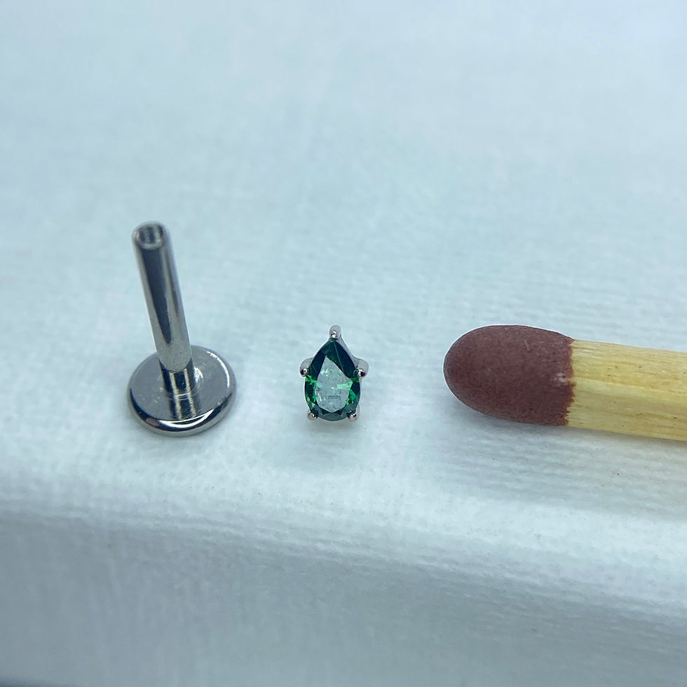 Thumbnail: Anatometal Pear Emerald CZ 18kt White Gold