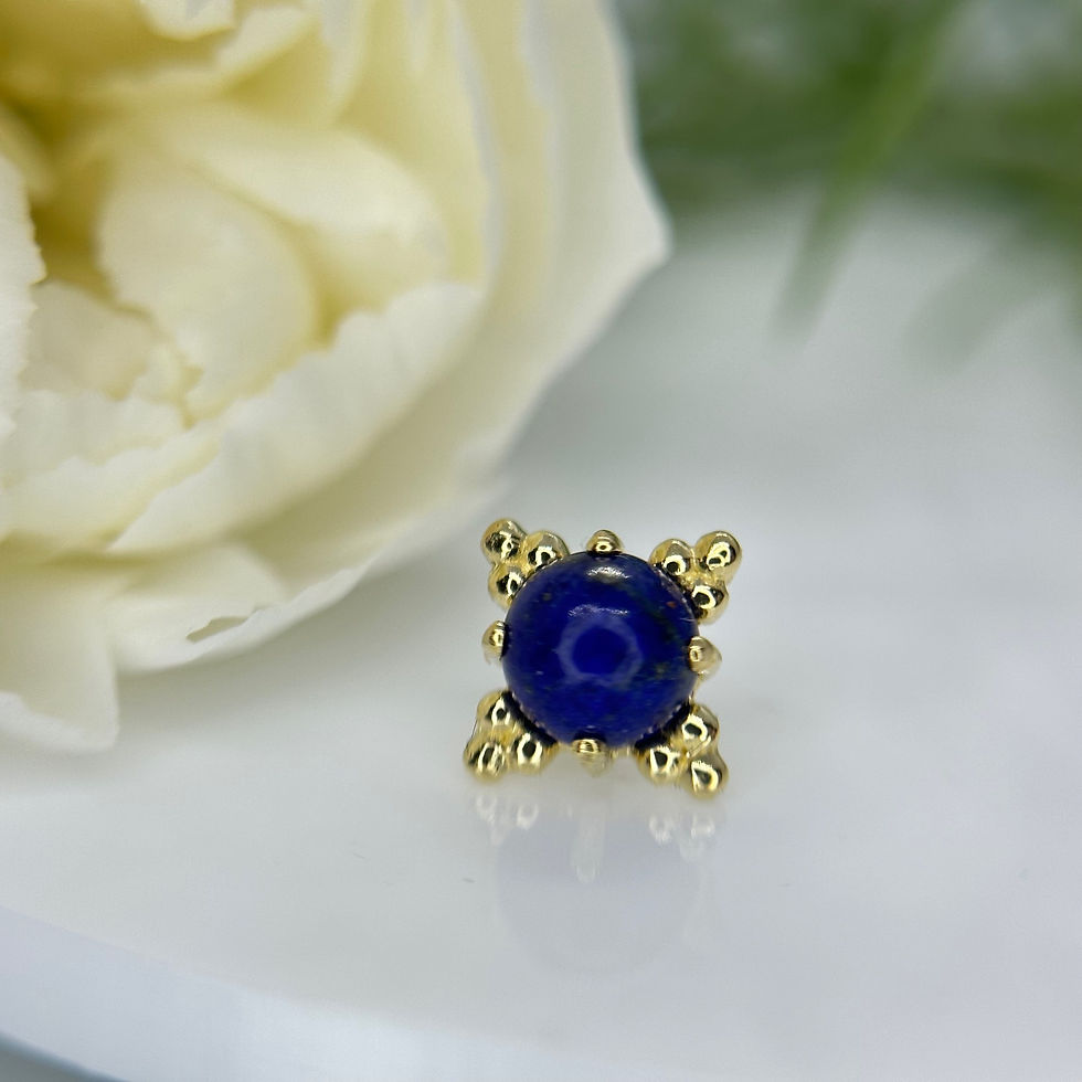 Thumbnail: Anatometal Zia Lapis Lazuli 18kt Yellow Gold 4mm - Threadless