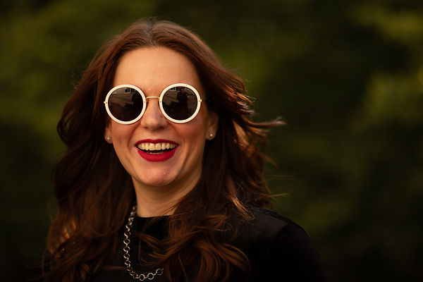 Nancy Klück sprüht vor Energie! Als Generator 4/6 im Human Design schafft sie es Dich zu beflügeln!