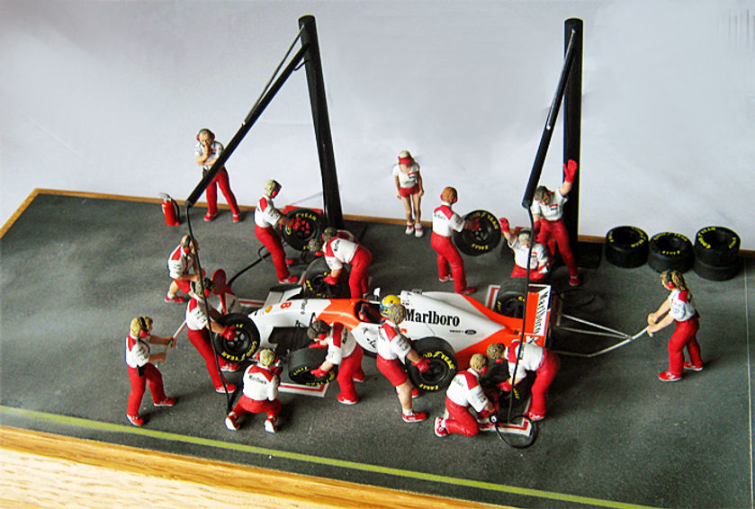 1993-McLaren-pits-a.jpg
