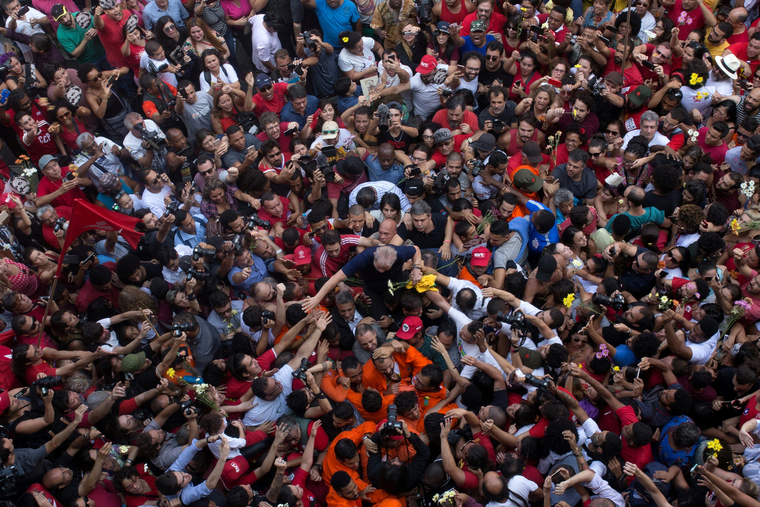 brasil-prisao-lula-07042018-001.webp