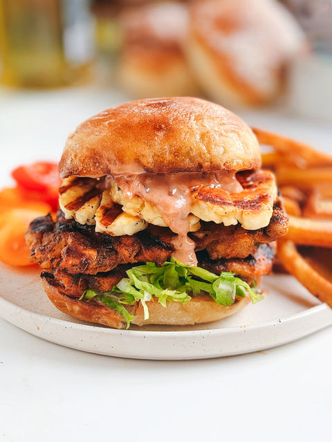 NANDOS FAKEAWAY PIRI-PIRI CHICKEN & HALLOUMI BURGER