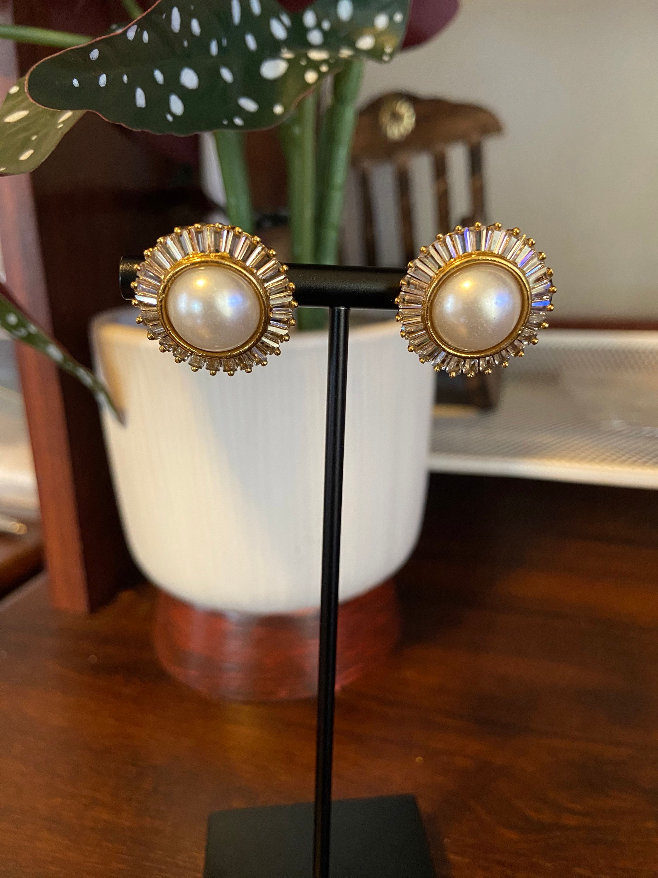 Beautiful and elegant studs available in two colors