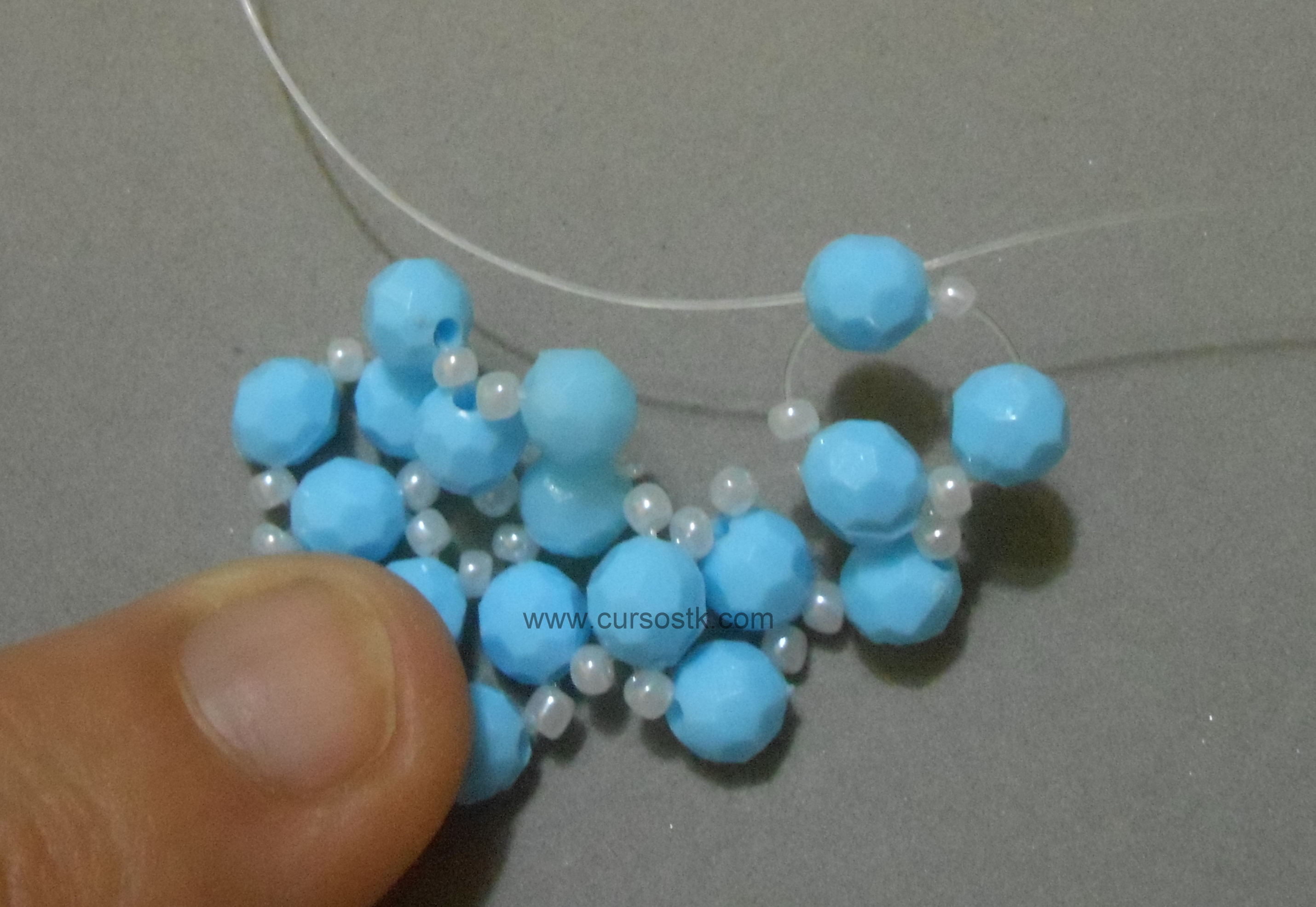 TÉCNICAS DE BEADWORK