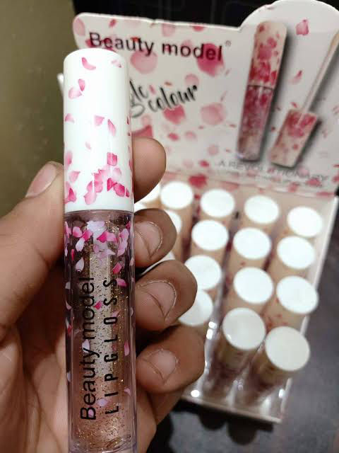 Thumbnail: Beauty lip gloss