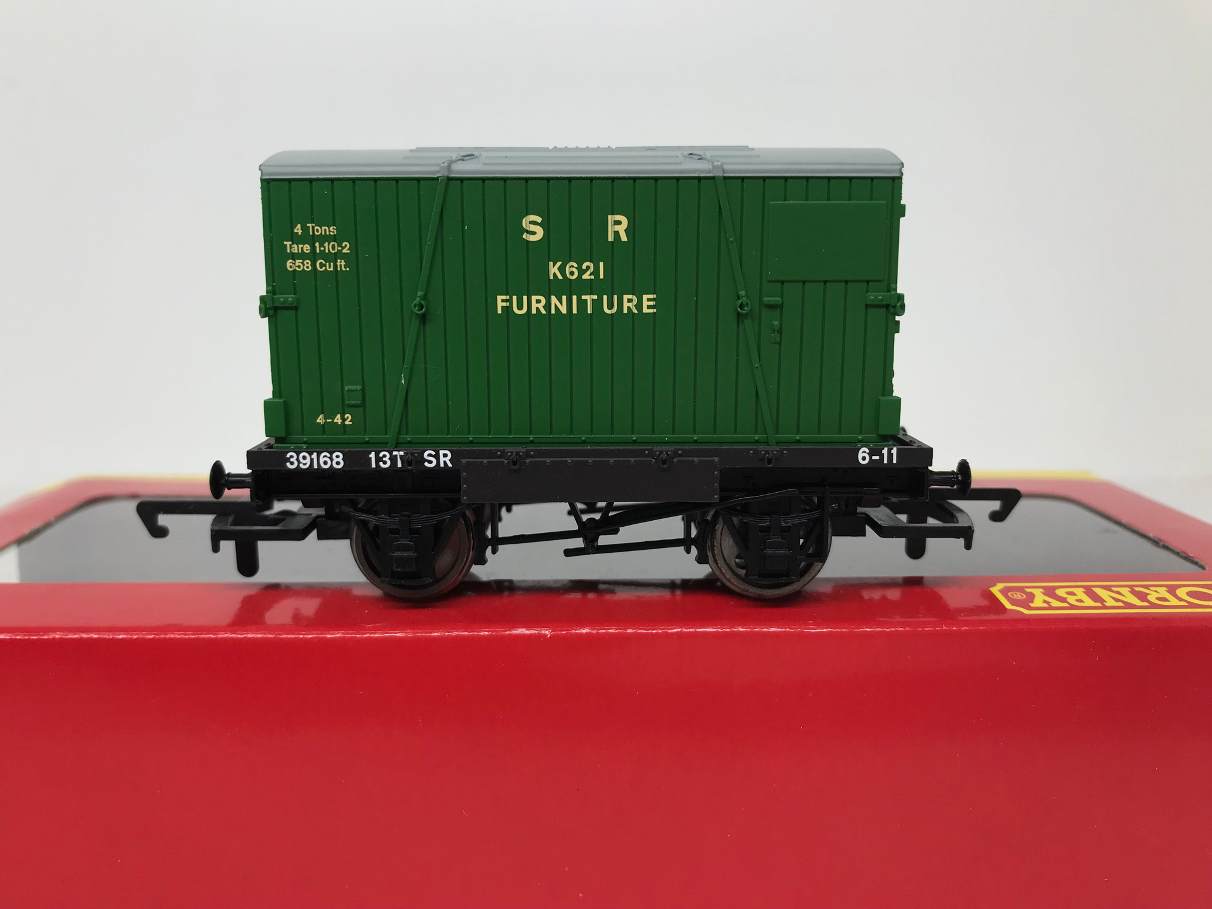 HORNBY OO GAUGE R6318 CONFLAT WAGON with SR CONTAINER