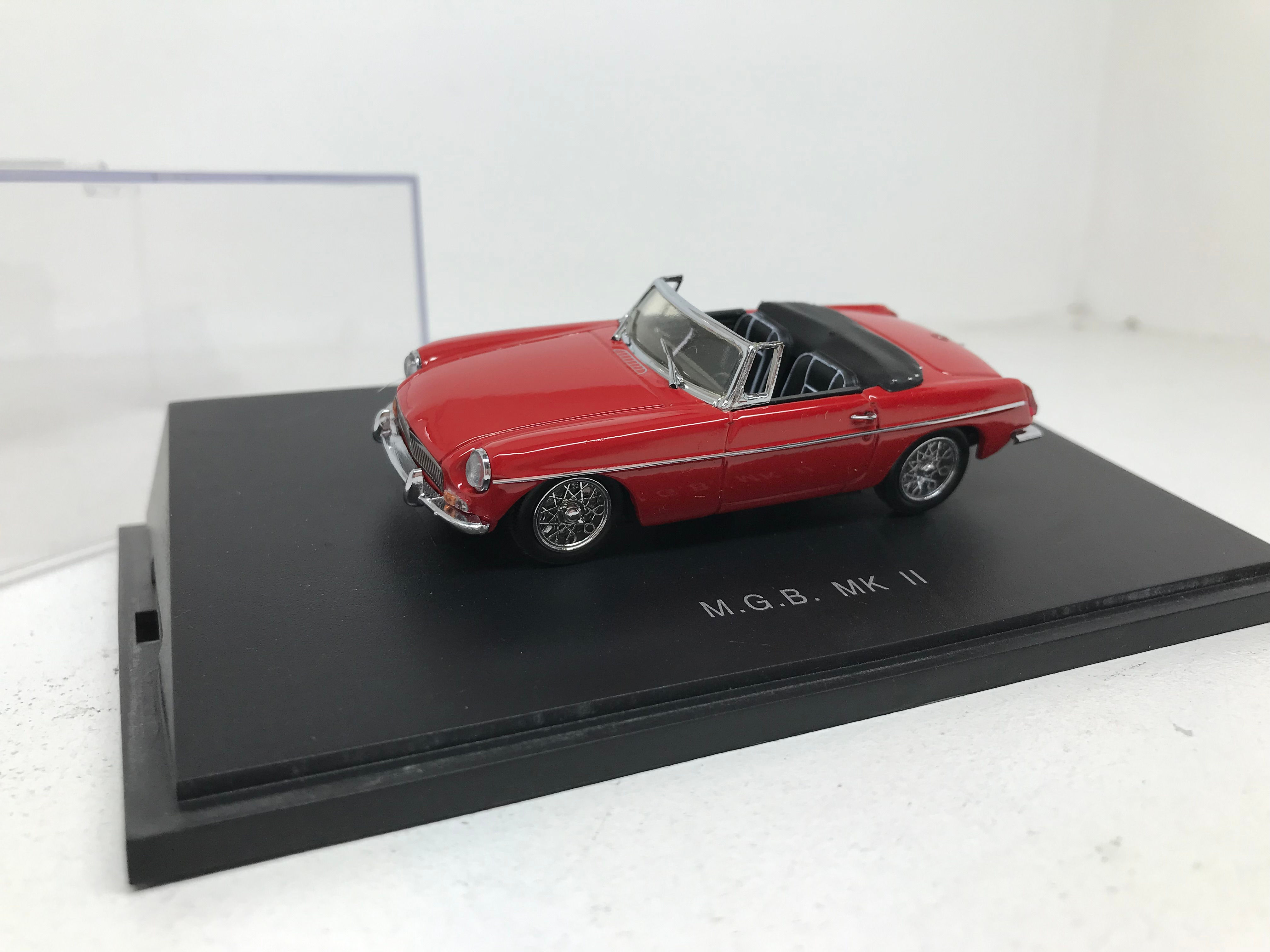 JOUEF EVOLUTION 1:43 SCALE DIECAST MGB Mk II ROADSTER