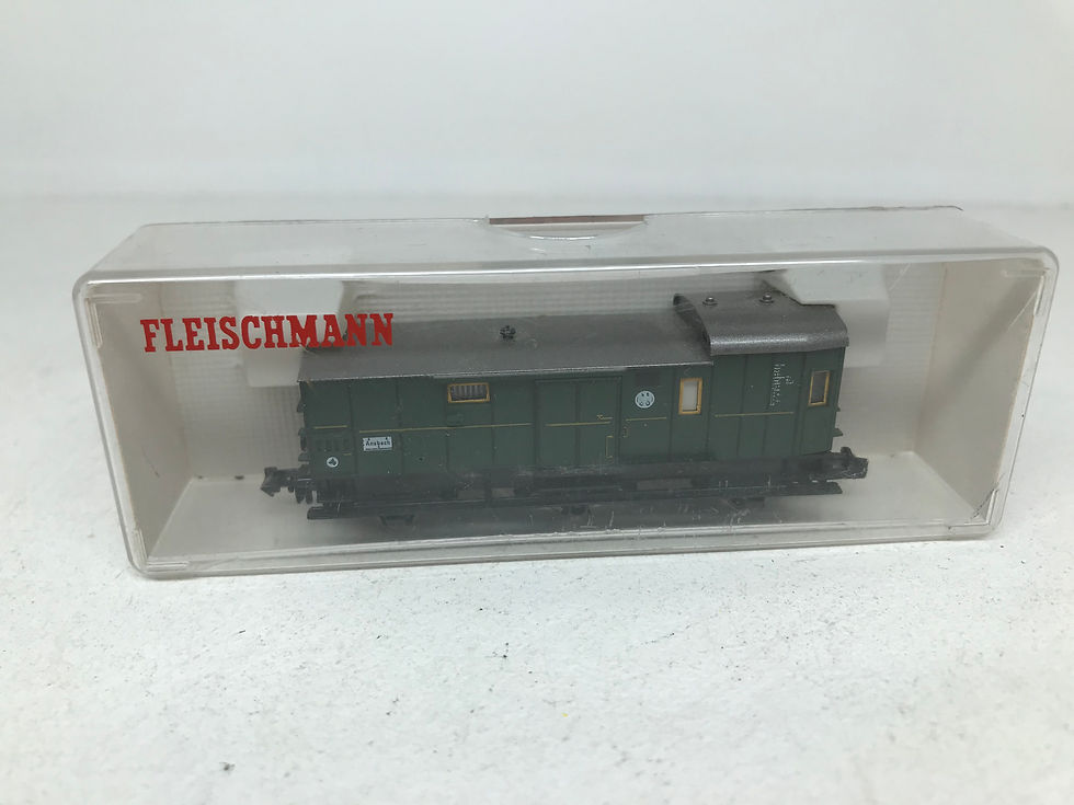 Thumbnail: FLEISCHMANN N GAUGE 8095 DRG GREEN BAGGAGE CAR