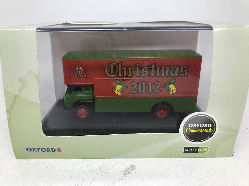 OXFORD 1:76 SCALE OO GAUGE 76TK015 BEDFORD TK LUTON LORRY CHRISTMAS 2012