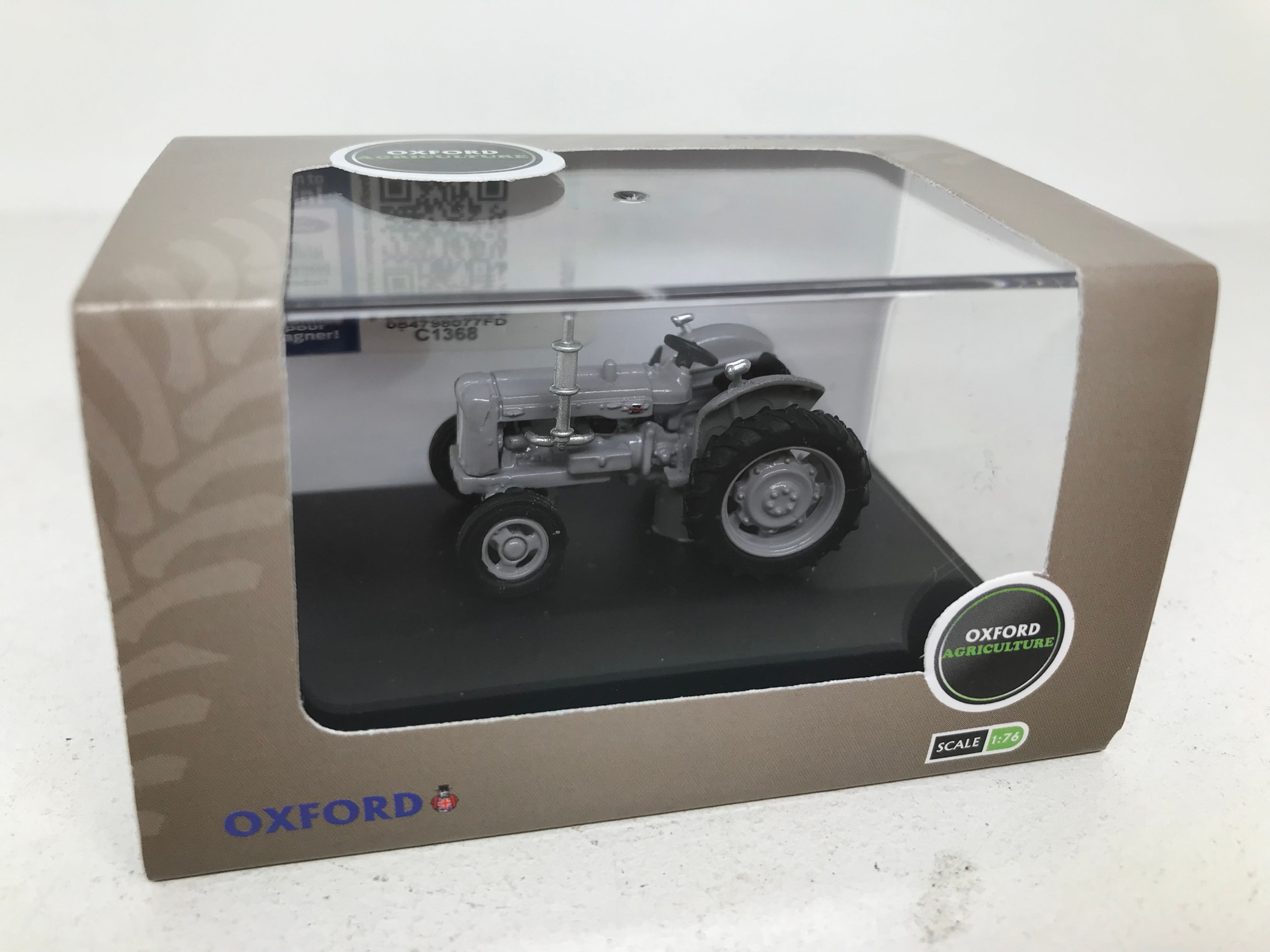 OXFORD 1:76 SCALE OO GAUGE 76TRAC004 FORDSON TRACTOR in GREY
