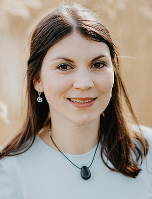Stephanie lächelnd.jpg