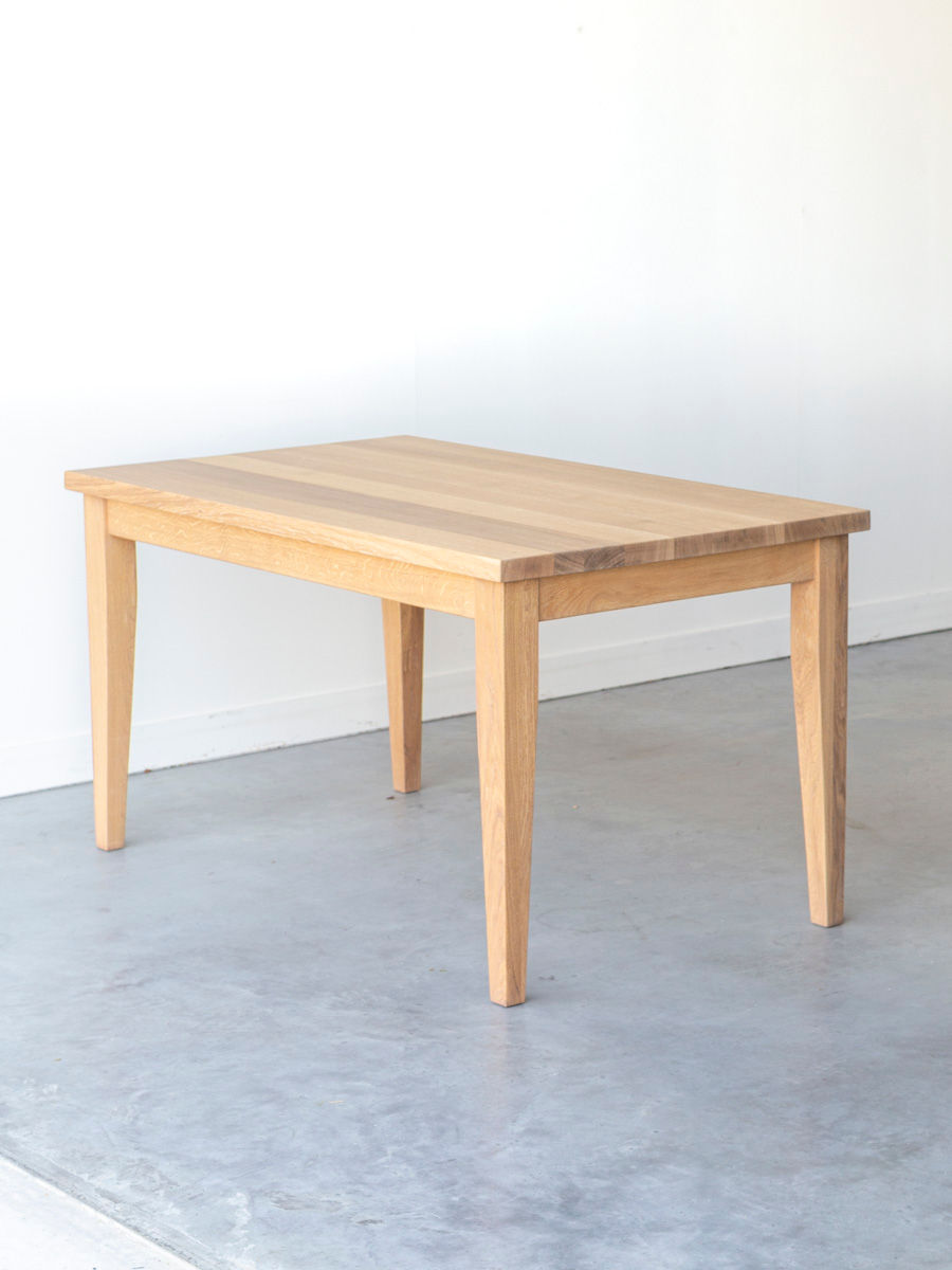 Korte eikenhouten eettafel