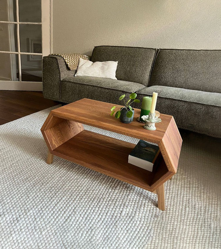 Eiken salontafel in de vorm van een zeshoek