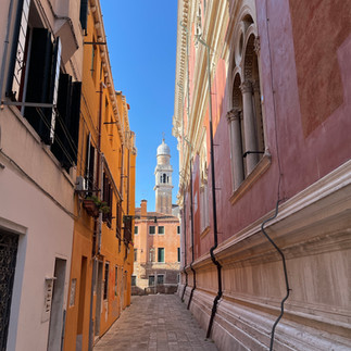 A quiet alley in Venice