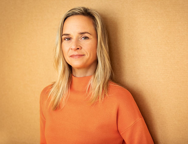 Annett Fleischer ist eine bekannet und erfahrene Rednerin und Moderatorin für Trauerrede, Abschiedsrede, Beerdigungsrede in Berlin und Brandenburg, Rednerin Annett Fleischer, außergewöhniche Reden für besondere Anlässe, Festreden, Begleitung für Abschiede, Beerdigung, Bestattung Redner, mehr als Reden, Hochzeitsrede, Kinderwillkommensfest, Geburtstagsfest