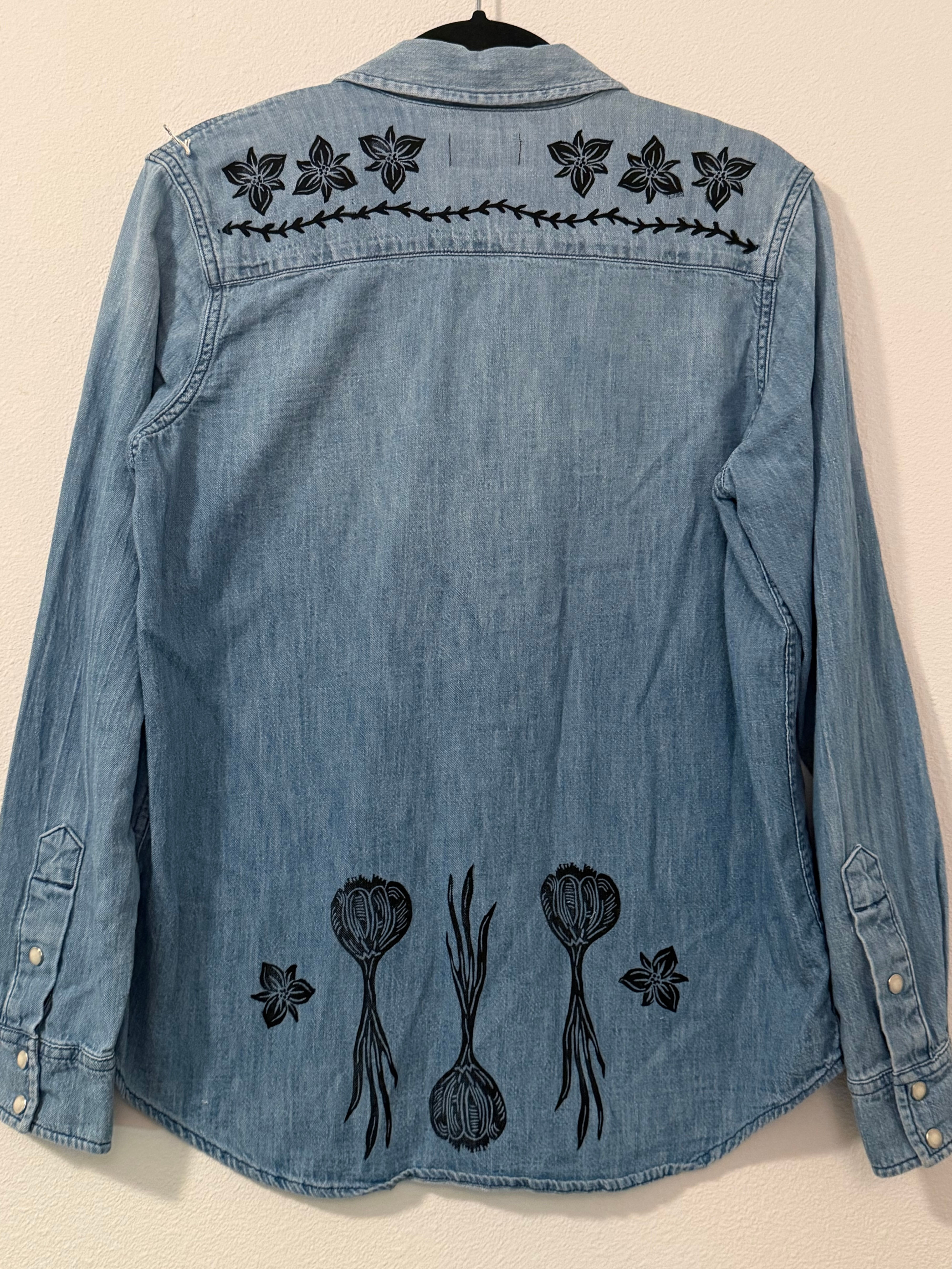 Trillium & Garlic Printed Top- Reworked Size Medium