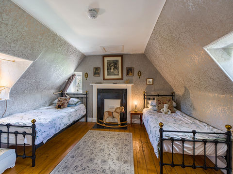 Twin room in Victorian style