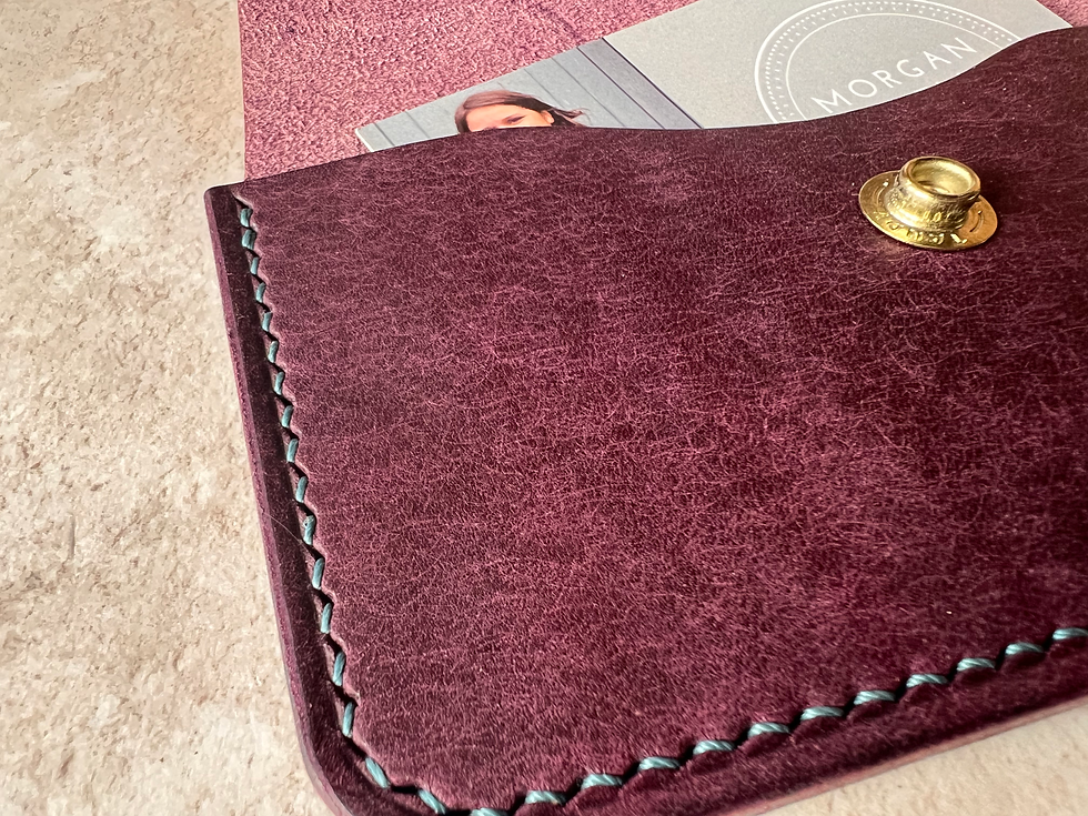 Miniatura: Annie leather purse, hand stitched in Badalassi Pueblo leather.  Teal and purple multiway switch and contrasting thread.