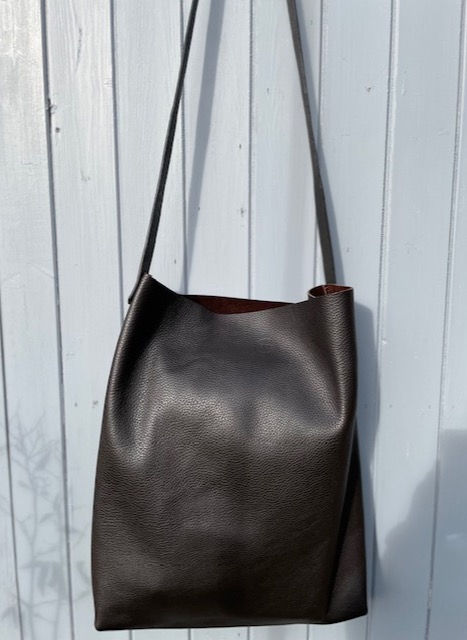 Miniatura: Ladies hand stitched leather British bucket bag