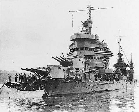 Damaged_USS_Minneapolis_at_Tulagi_on_1_Dec_1942,_after_the_Battle_of_Tassafaronga.jpg