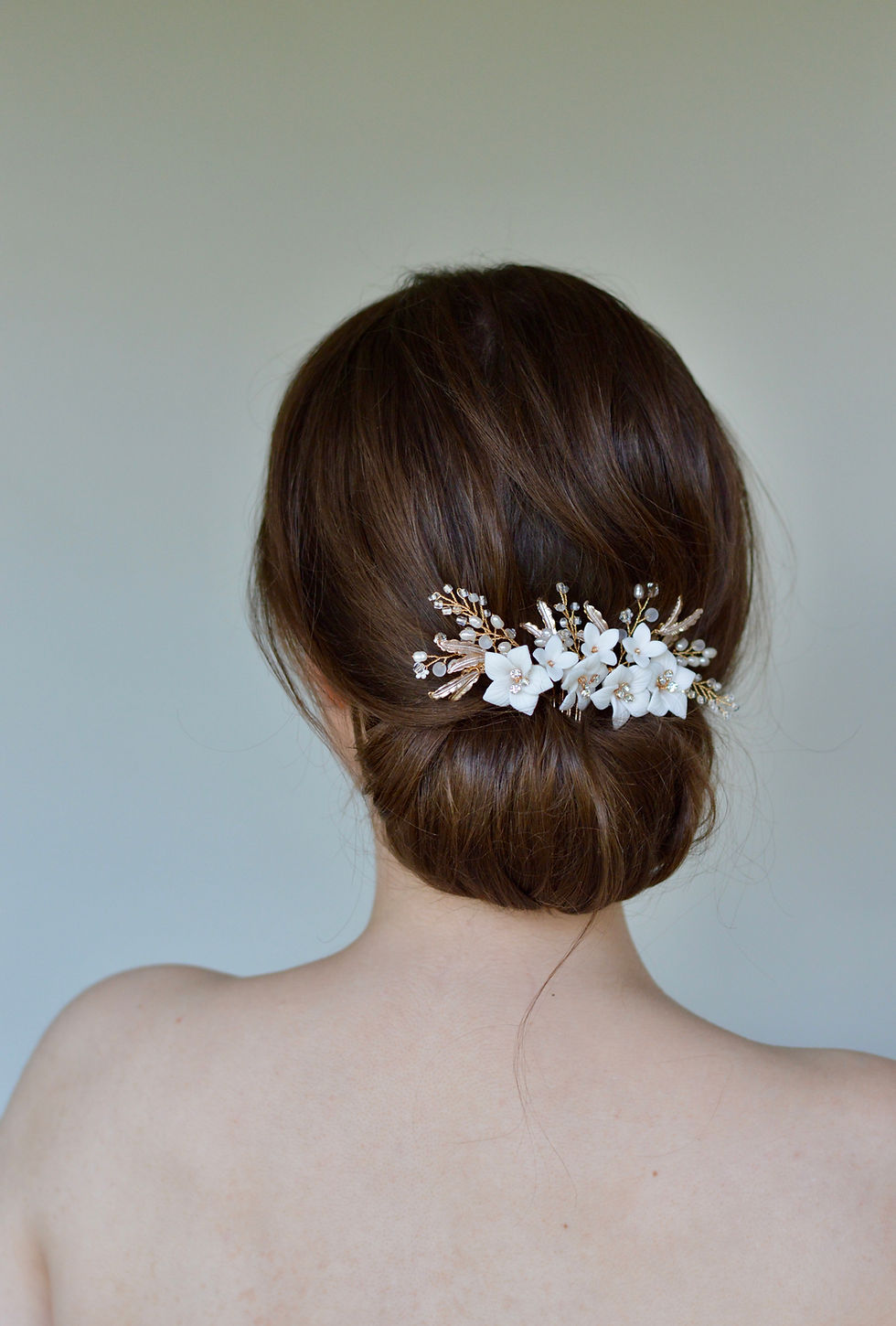 Thumbnail: BLANCHEFLEUR Clay Flower Bridal Hair Comb