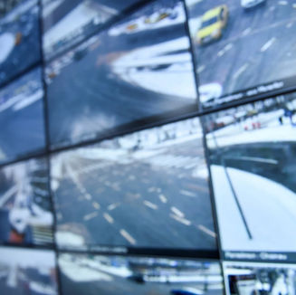 Un exbeneficiario del TPS se mueve entre las cámaras de vigilancia de San Francisco