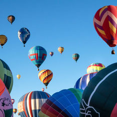 Clima obliga a posponer concierto de Robin Thicke y modifica agenda del Festival Internacional de Globos Aerostáticos de Cathedral City