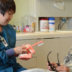 COHEC destaca la necesidad de la terapia dental mientras nuevos informes muestran brechas persistentes en el acceso a la salud oral en California