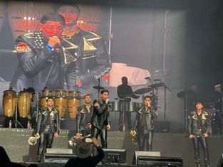 Acrisure Arena vibró con el 90’s Banda Tour