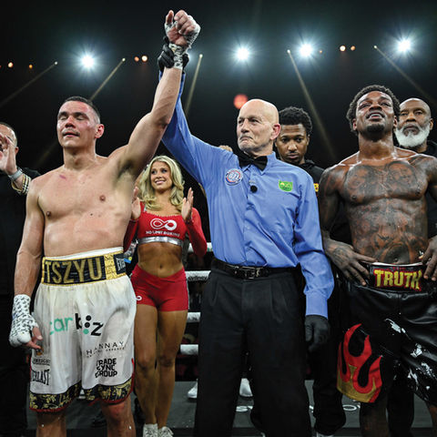 Tszyu vence por decisión a Errol Spence Jr.
